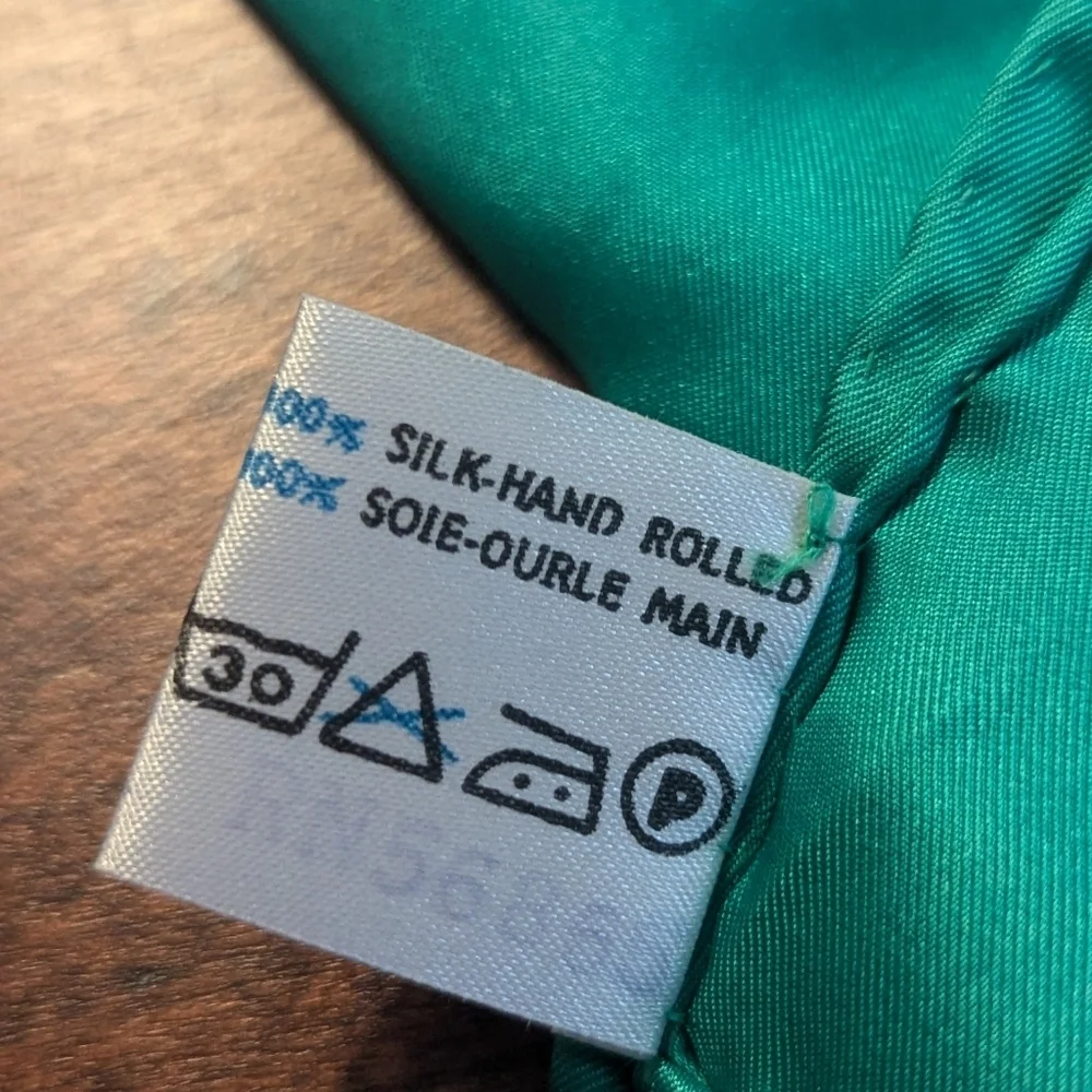 🖤 Triangle 3 Silk Vintage handsewn rolled handkerchief pocket square Green Blue